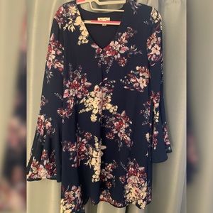 Feminine long sleeve blue flower pattern dress